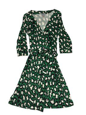 DVF Diane von Furstenberg Spotted Cat Green Silk Wrap Dress New Julian Sz 4